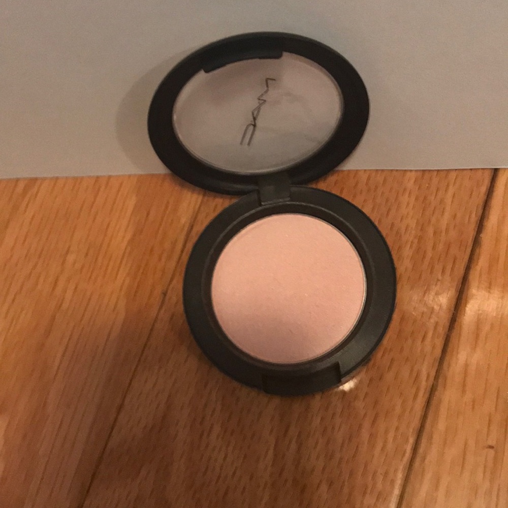MAC LIMITED EDITION HIGHLIGHT BLUSH
